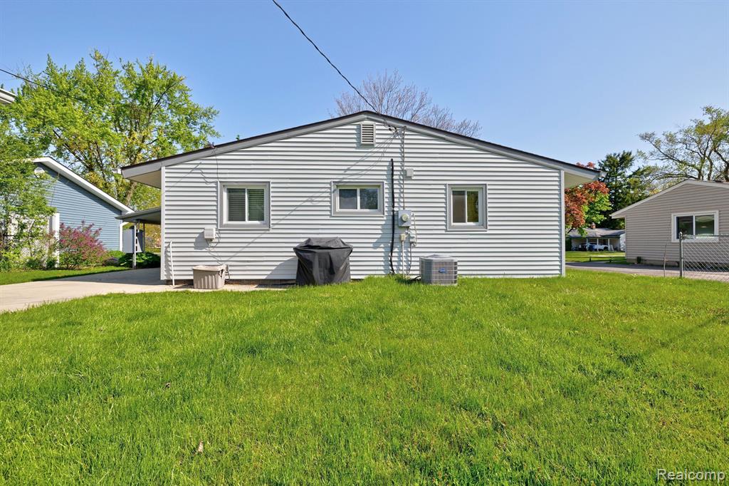 520 PARKVIEW Drive, Plymouth, MI 48170 — Photo 23