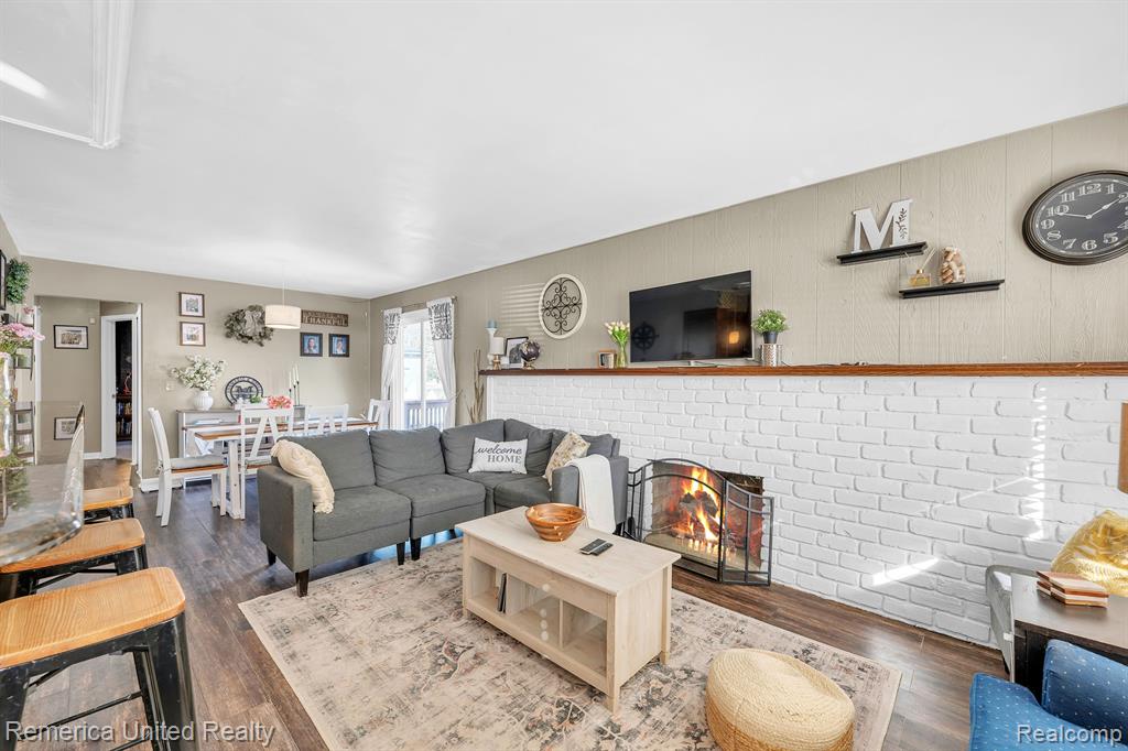 8906 E DEBORAH, Livonia, MI 48150 — Photo 16