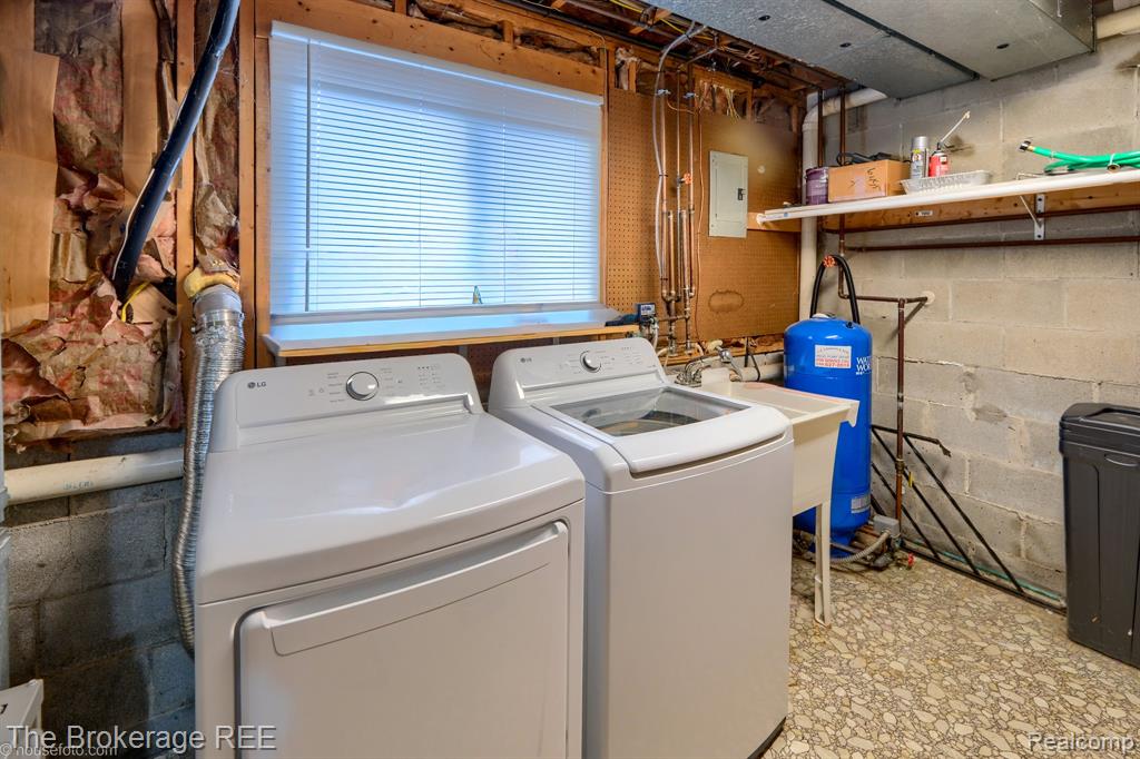 370 Oakwood Road, Ortonville, MI 48462 — Photo 25
