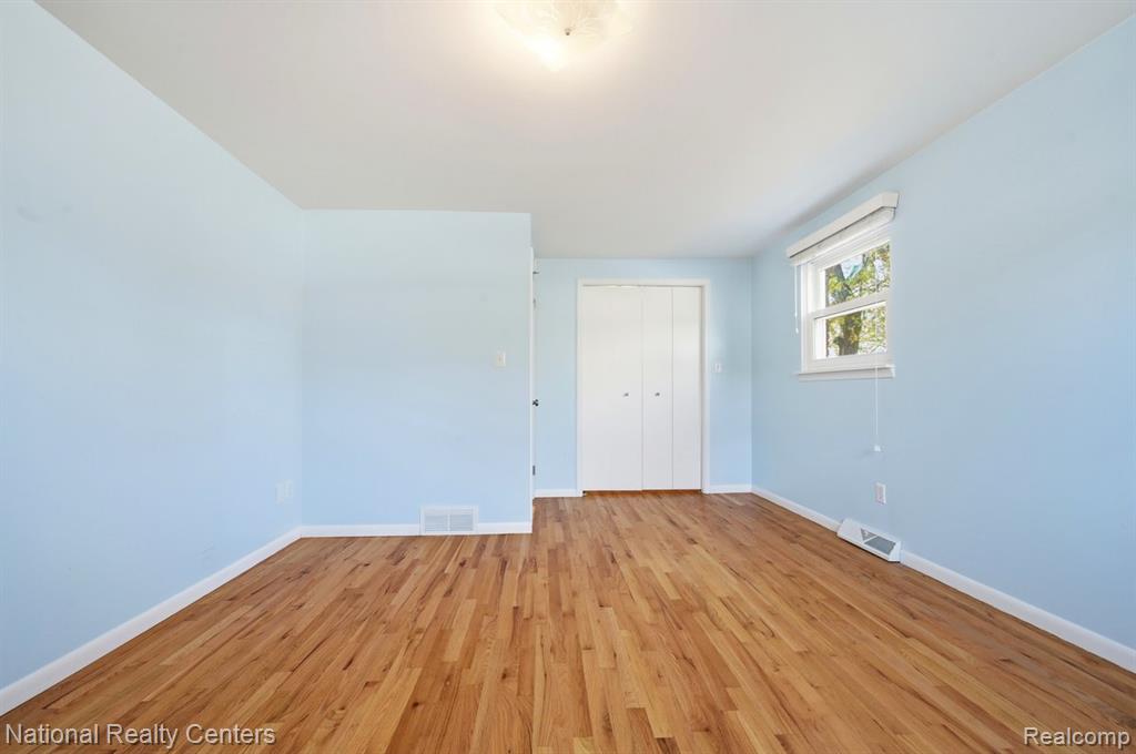 5595 Birdview Heights, Orchard Lake Village, MI 48324 — Photo 17