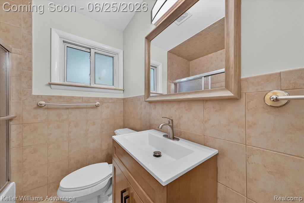 21681 Sussex Street, Oak Park, MI 48237 — Photo 19