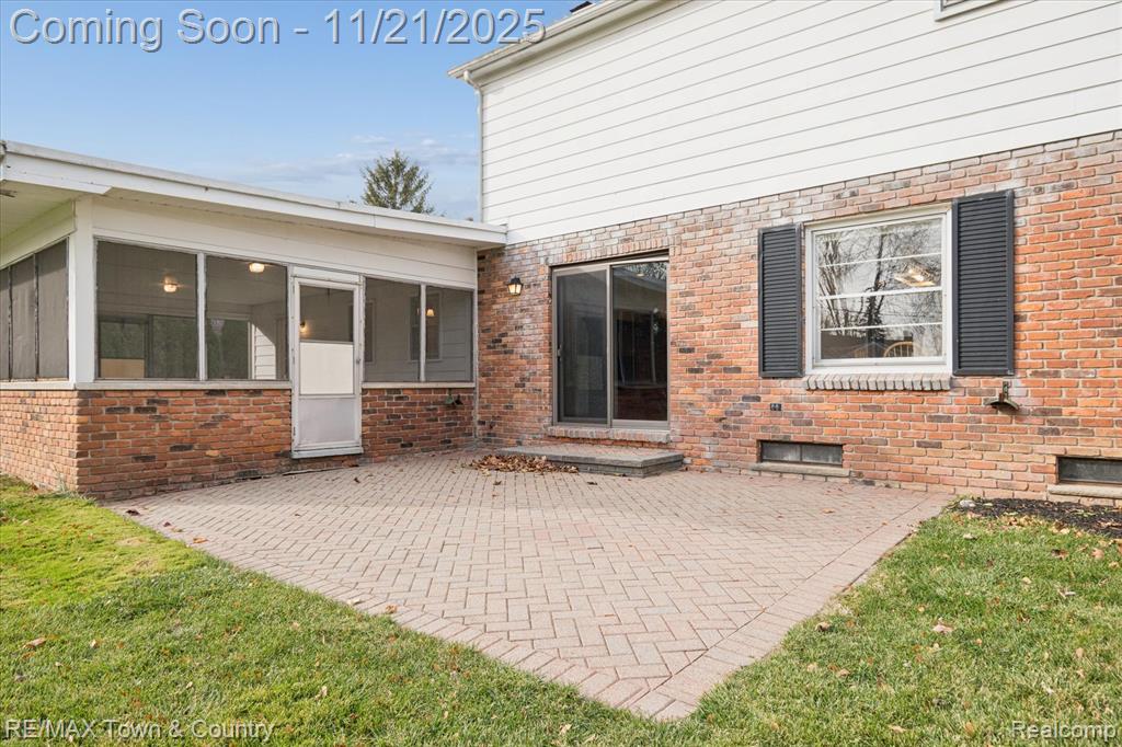 5593 Woodwind Drive, Bloomfield Hills, MI 48301 — Photo 44