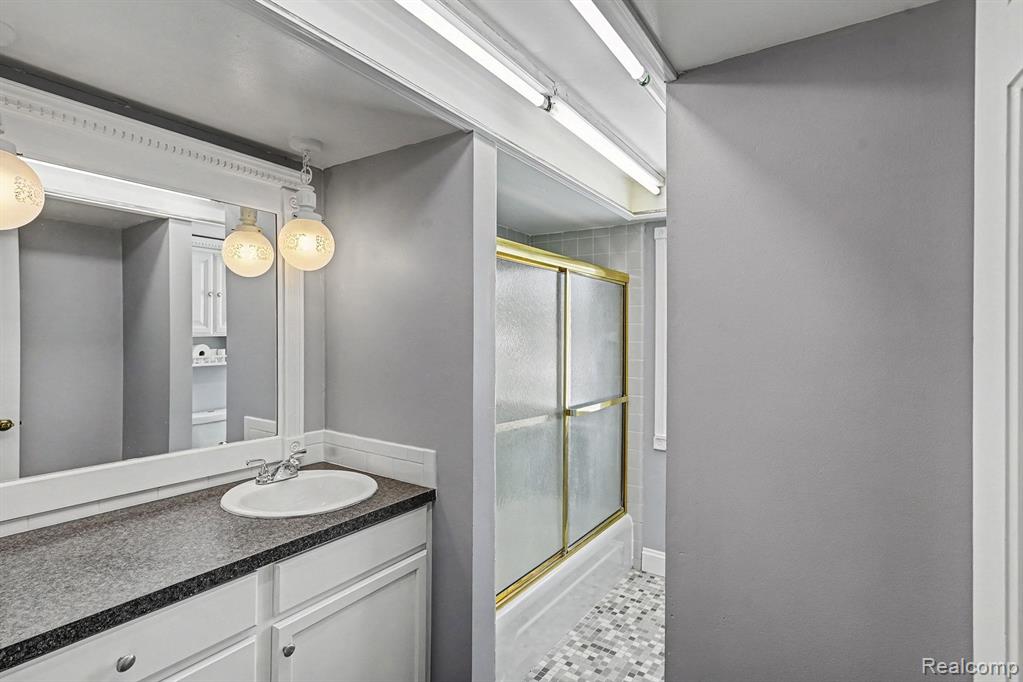 11299 Manchester Drive, Fenton, MI 48430 — Photo 12