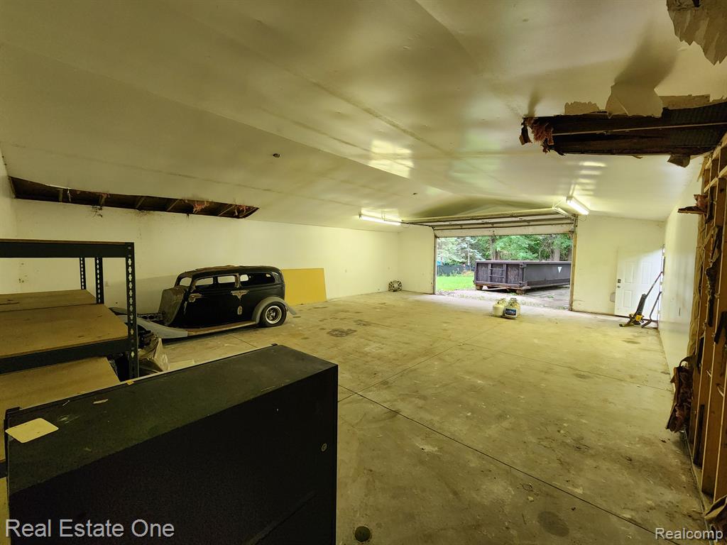 700 W GARDENIA Avenue, Madison Heights, MI 48071 — Photo 9