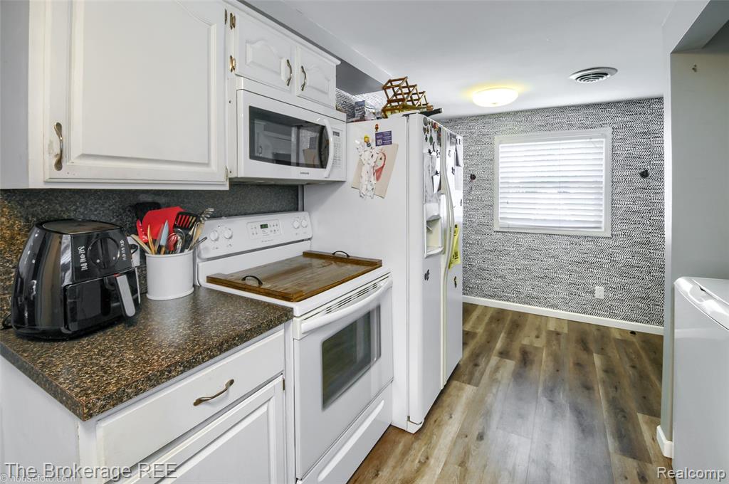 4462 Dye Road, Swartz Creek, MI 48473 — Photo 14