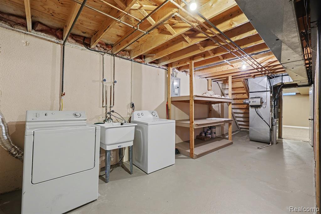 41916 King Edward Court, Clinton Twp, MI 48038 — Photo 16