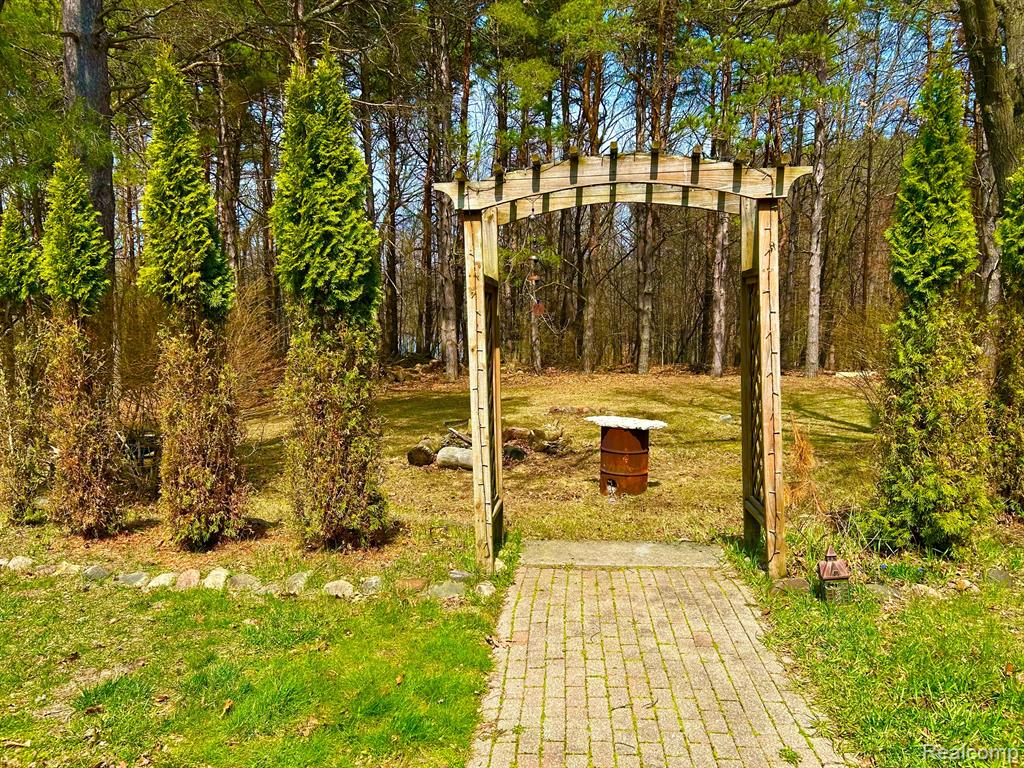 400 WOLFE Road, Ortonville, MI 48462 — Photo 28