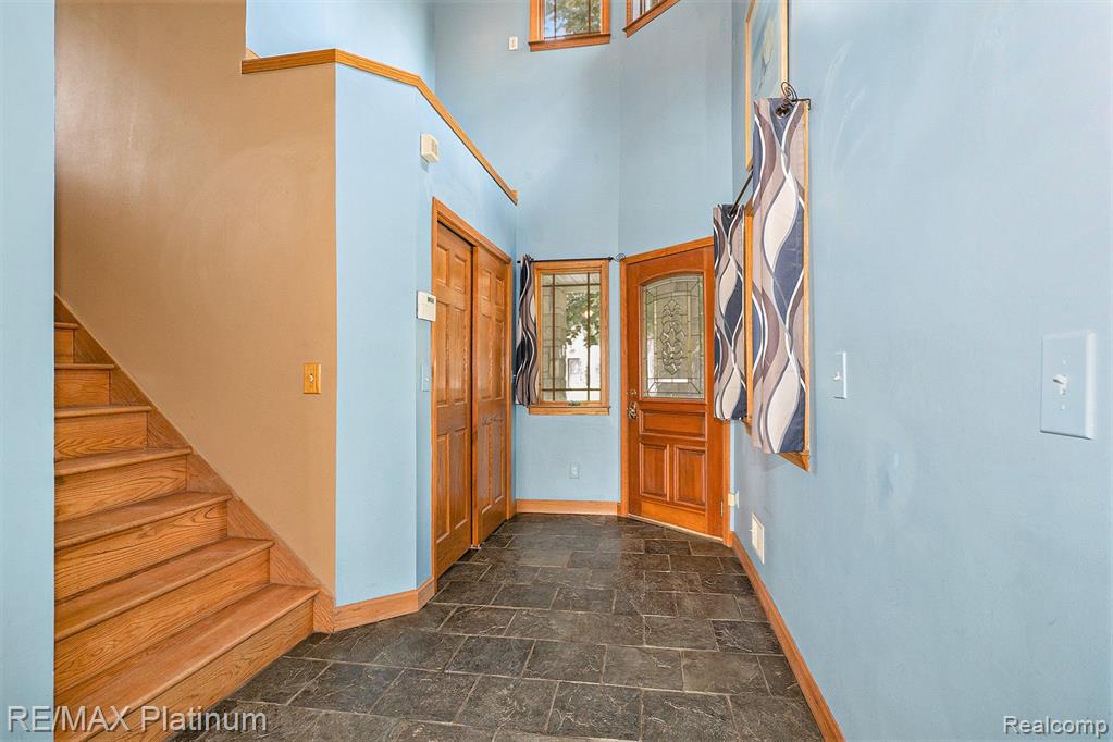 6512 BUCKSHORE Drive, Whitmore Lake, MI 48189 — Photo 3
