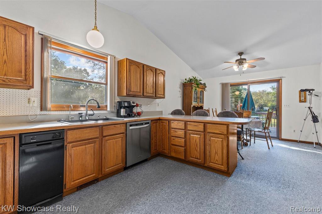 766 WHITE HOUSE Drive, Highland, MI 48356 — Photo 15