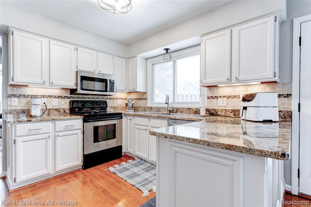 44985 Steeple Path, Novi, MI — Photo 12