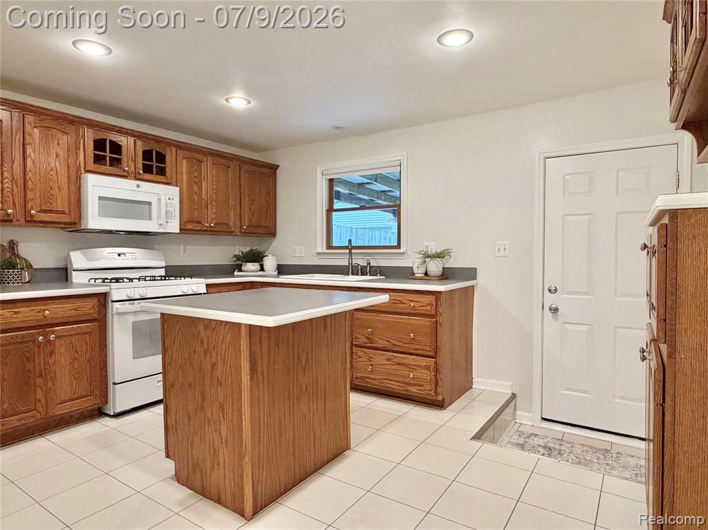 610 Quarter Street, Rochester, MI 48307 — Photo 13