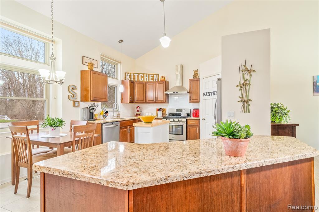 454 BREAKWATER, Belleville, MI 48111 — Photo 13