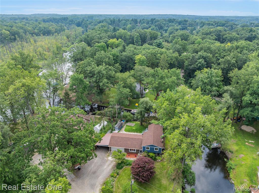 9425 Galatian Drive, Whitmore Lake, MI 48189 — Photo 30