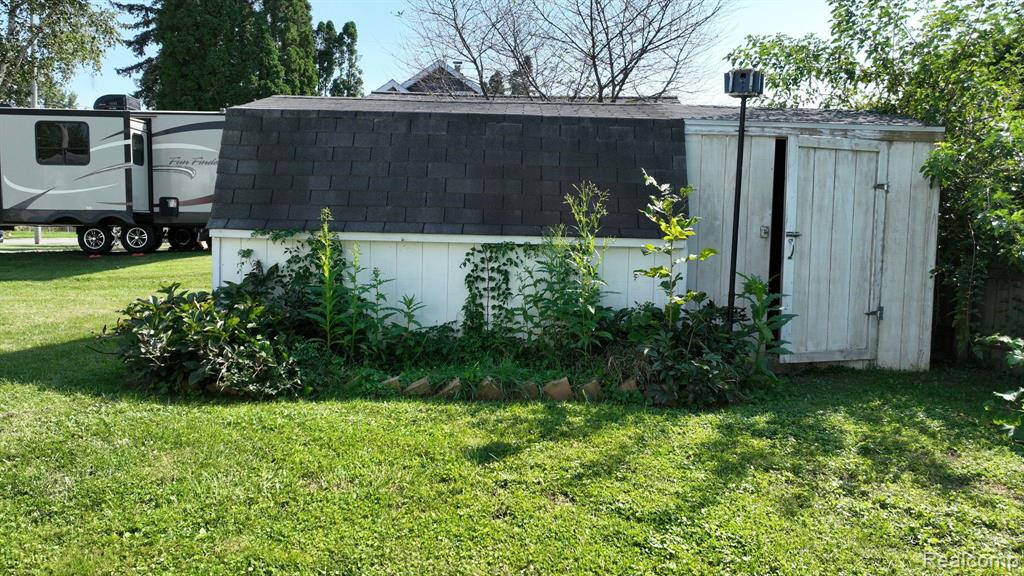 4322 GREENLY Street, Burton, MI 48529 — Photo 11