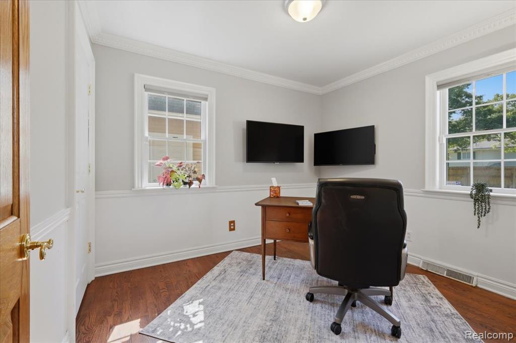 5685 Crescent Road, Waterford, MI 48327 — Photo 17