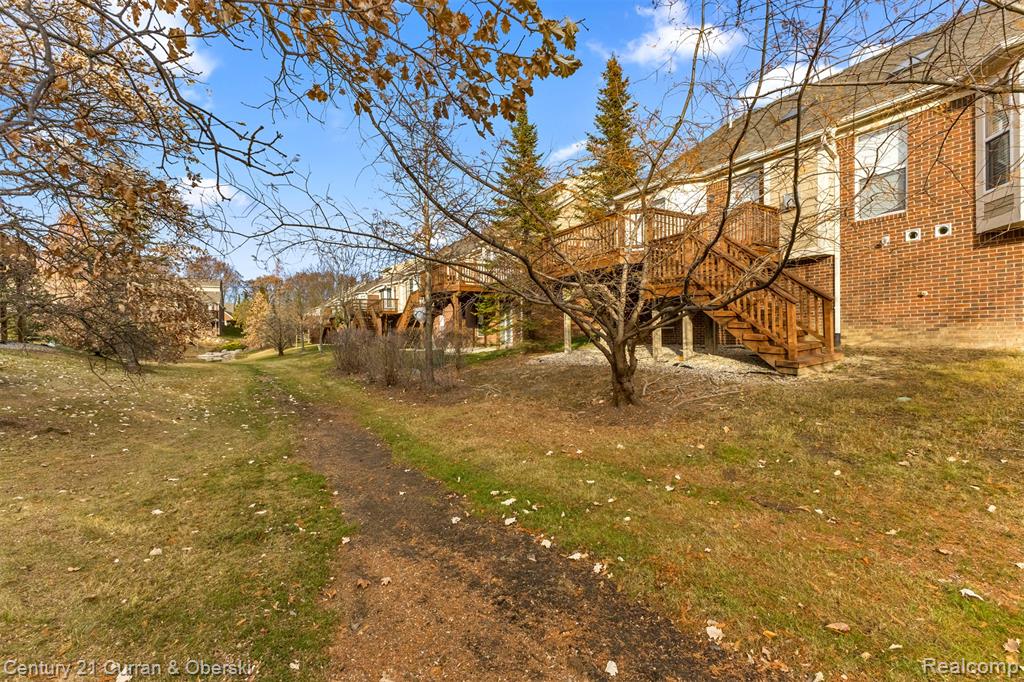 30231 Viewcrest Drive, Novi, MI 48377 — Photo 32