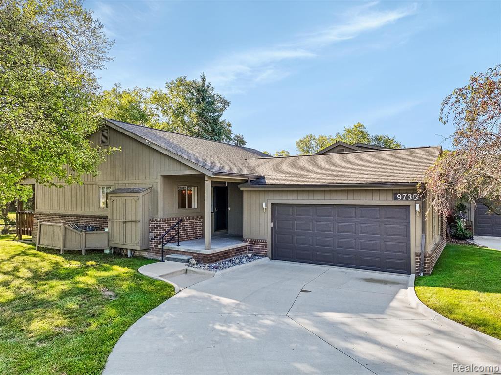 9735 HAWTHORNE GLEN Drive, Grosse Ile, MI 48138 — Photo 2