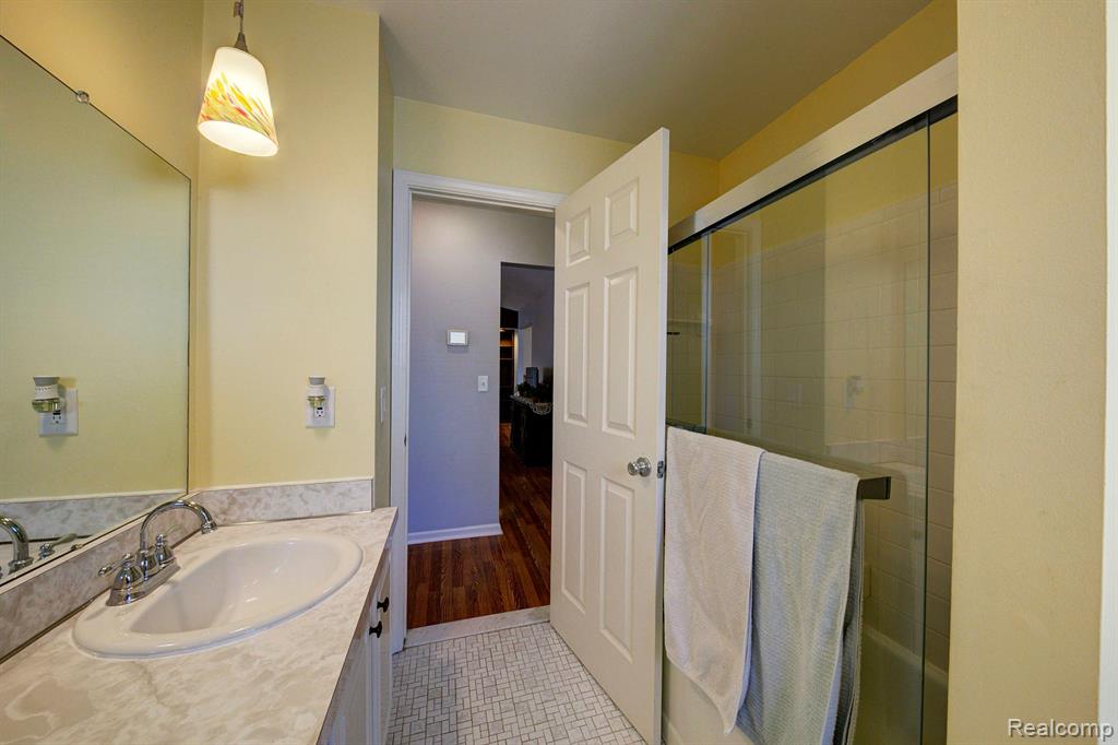 42582 WOODBRIDGE Drive, Canton, MI 48188 — Photo 21