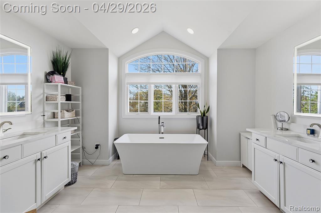 1920 Vinsetta Court, Rochester, MI 48306 — Photo 37