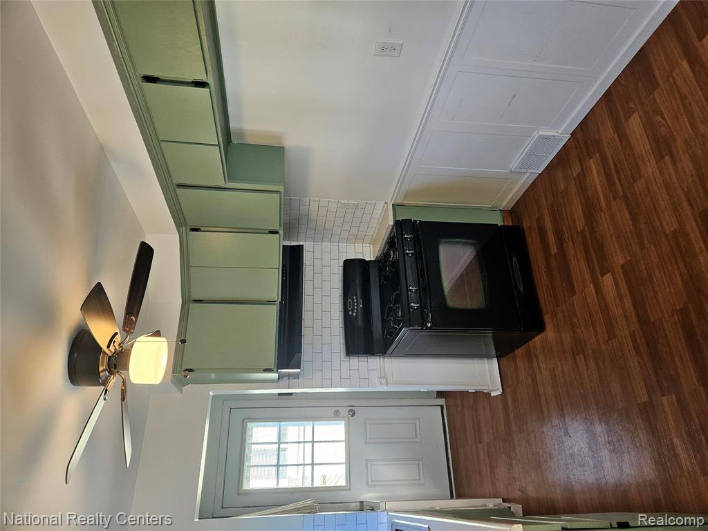 7921 Pine Street, Taylor, MI 48180 — Photo 9