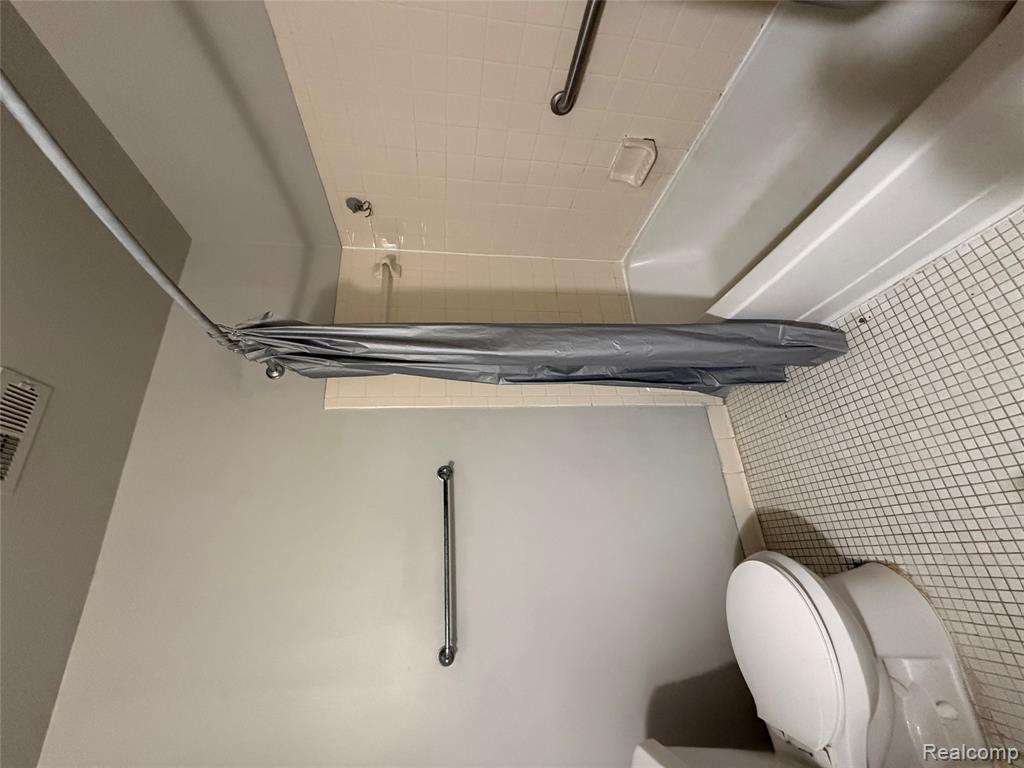 7624 Manor Circle, Westland, MI — Photo 18