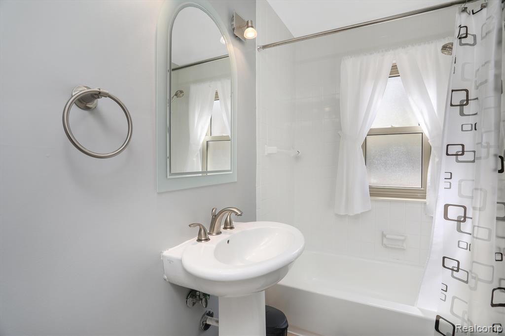4985 MOHAWK Avenue, Clarkston, MI 48348 — Photo 23