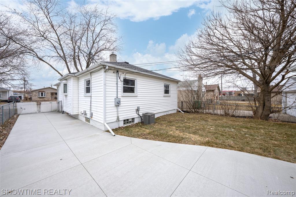 22620 Raven Avenue, Eastpointe, MI 48021 — Photo 4