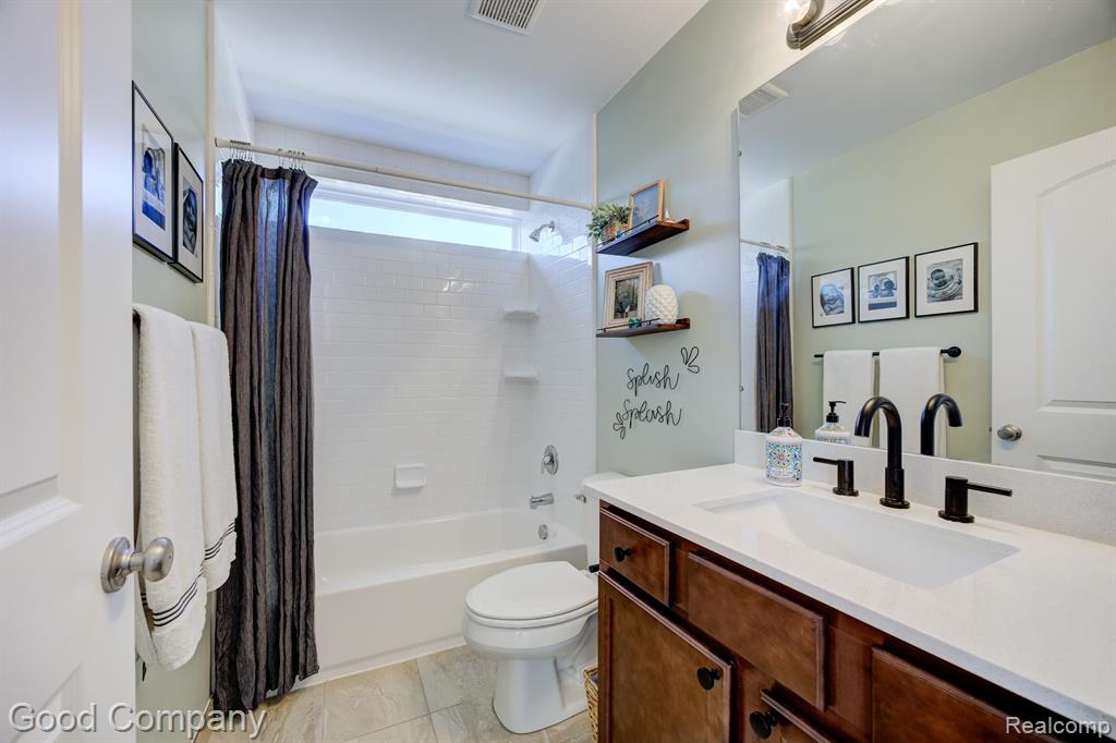 907 RIVERSTONE Court, Milford, MI 48381 — Photo 41