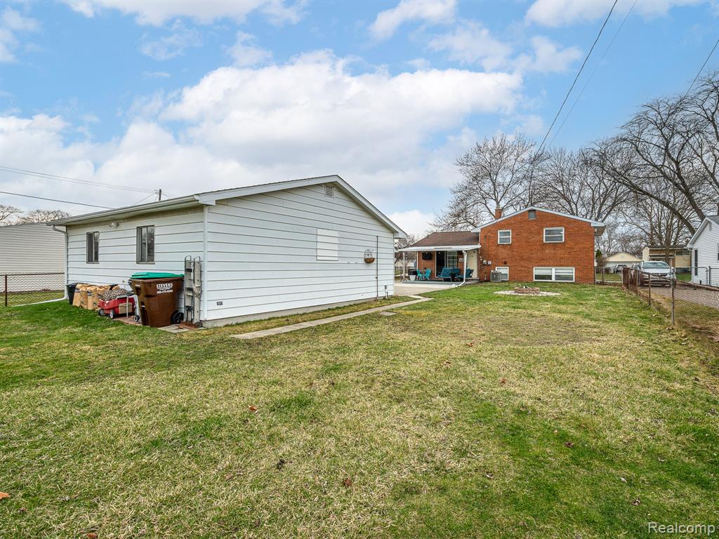 31753 Hazel Street, Rockwood, MI — Photo 27