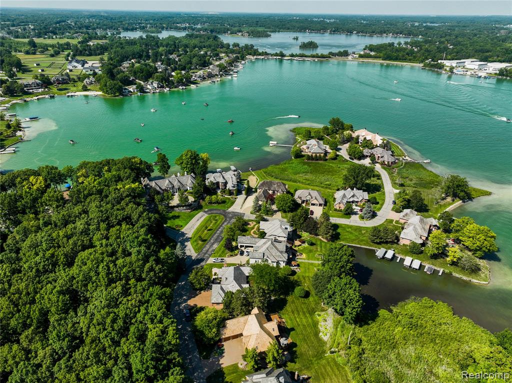 62 Chateaux Du Lac Drive, 14, Fenton, MI 48430 — Photo 43