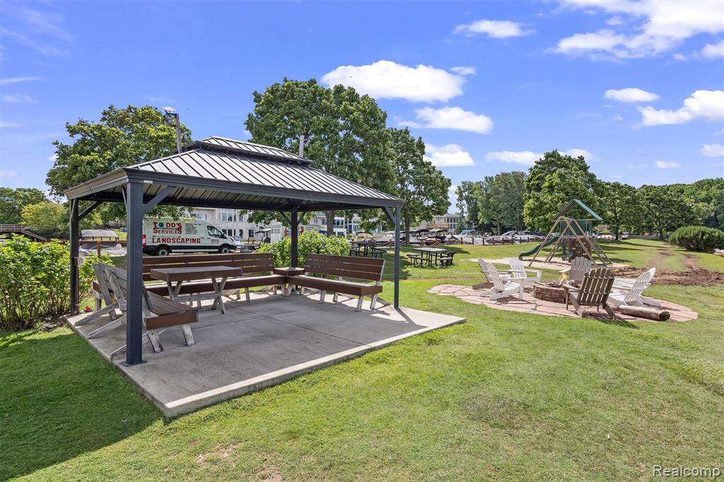 1062 FOREST BAY Drive, Waterford, MI 48328 — Photo 26