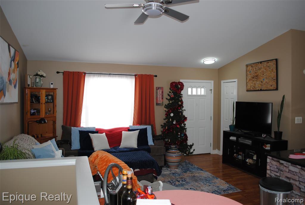 750 Applegate Drive, Marysville, MI 48040 — Photo 3