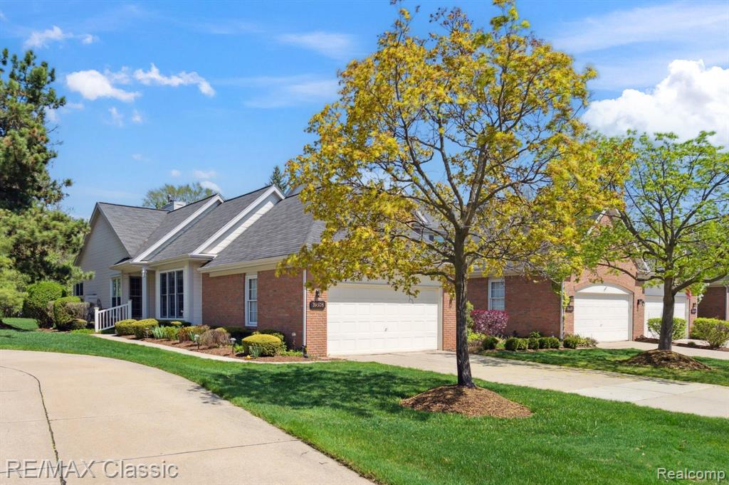 39508 VILLAGE RUN Drive, Northville, MI 48168 — Photo 3