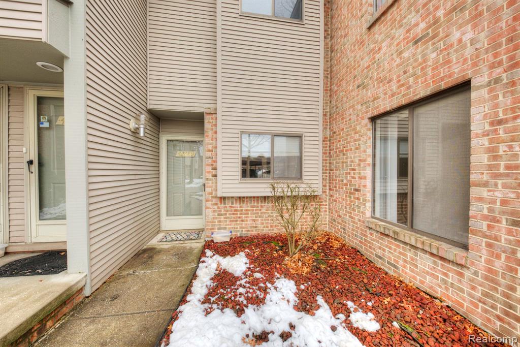 42489 Lilley Pointe Drive, Canton, MI 48187 — Photo 2