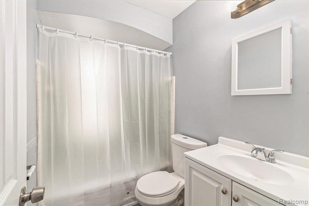 887 UNIVERSITY Drive, Pontiac, MI 48342 — Photo 14
