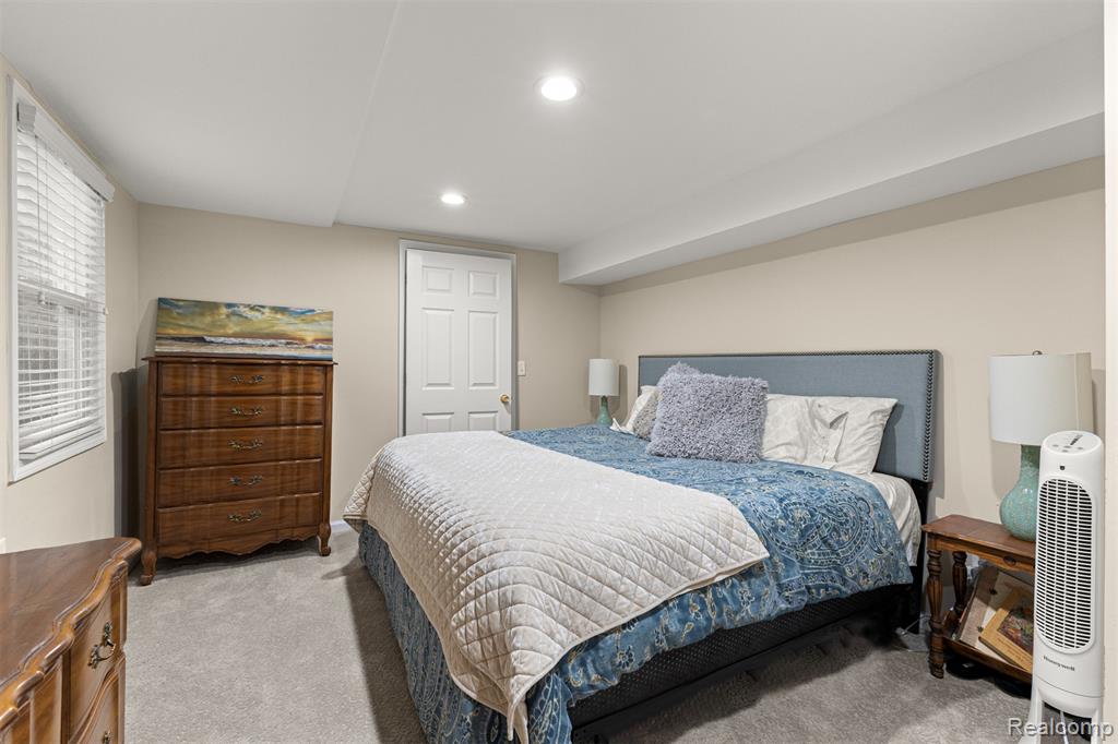8570 Rockland Street, Dearborn Heights, MI 48127 — Photo 35
