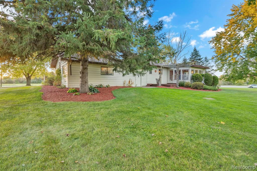 11056 N Irish Road, Otisville, MI 48463 — Photo 8
