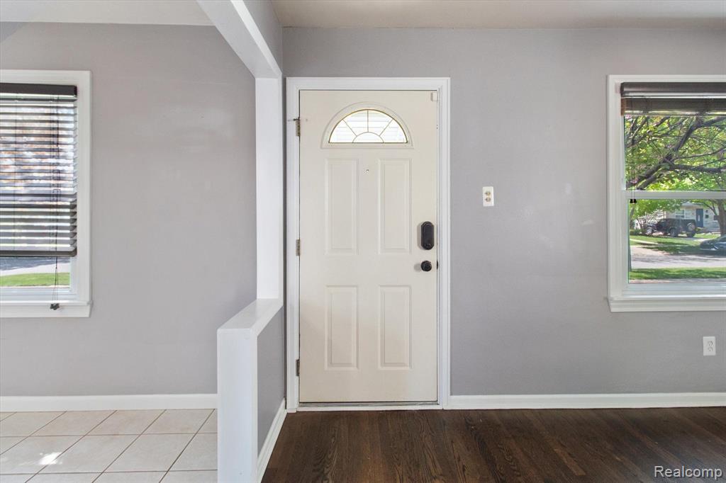 812 N KENWOOD Avenue, Royal Oak, MI 48067 — Photo 6