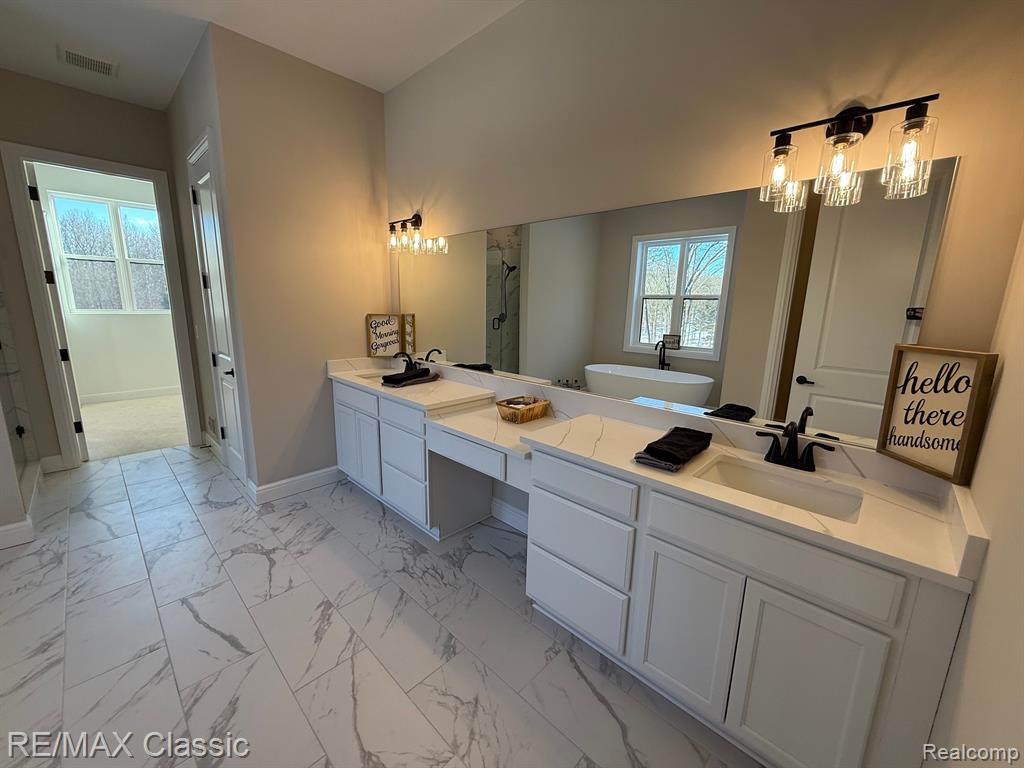 2323 Canterwood, Highland, MI — Photo 7
