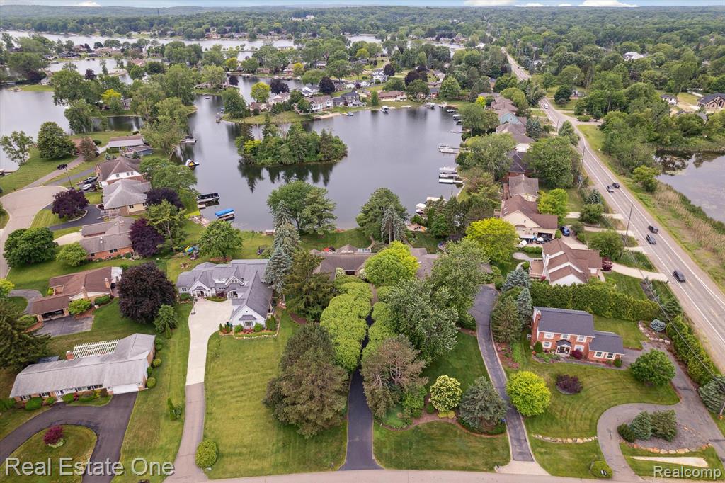 5161 Ledgewood Drive, Commerce Twp, MI 48382 — Photo 4