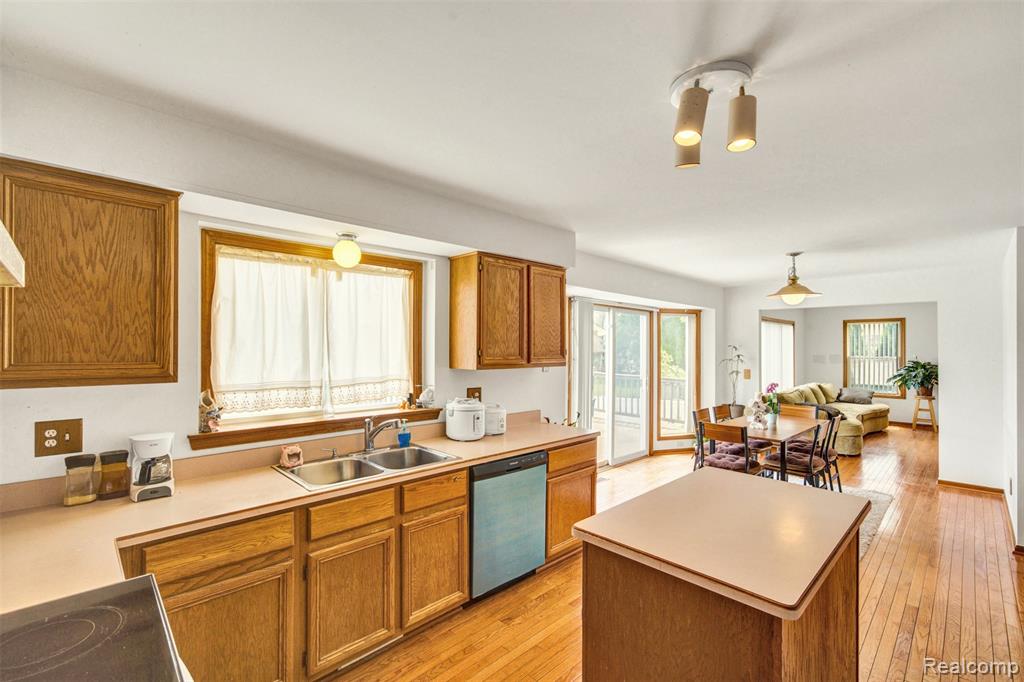 6942 Norton Drive, Troy, MI 48085 — Photo 15
