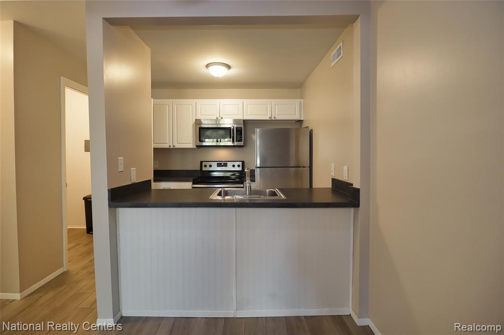 8711 Candlewood Trail, 5, Brighton, MI 48116 — Photo 11