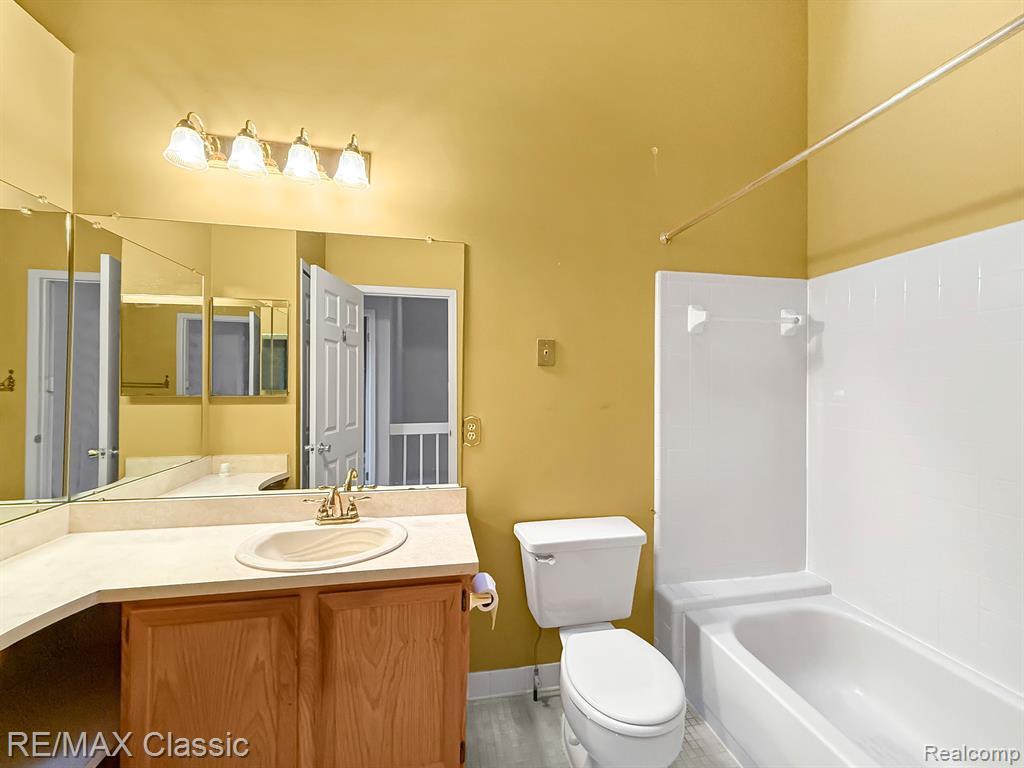 38861 Country Circle, Farmington Hills, MI 48331 — Photo 17