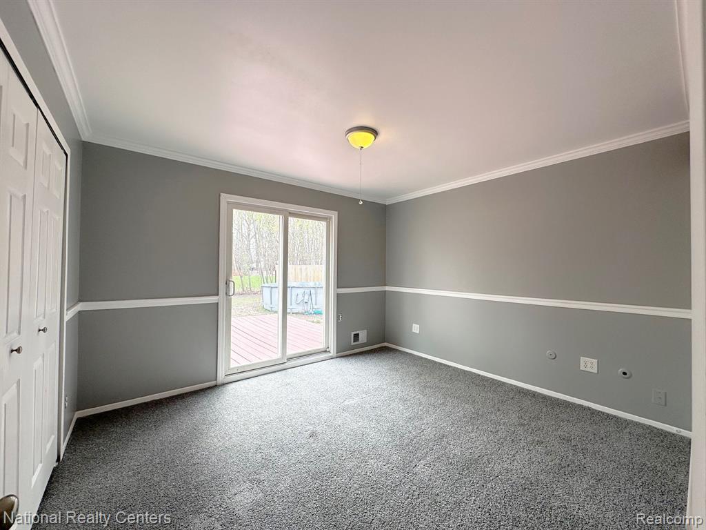 829 W PARKER Avenue, Madison Heights, MI 48071 — Photo 12