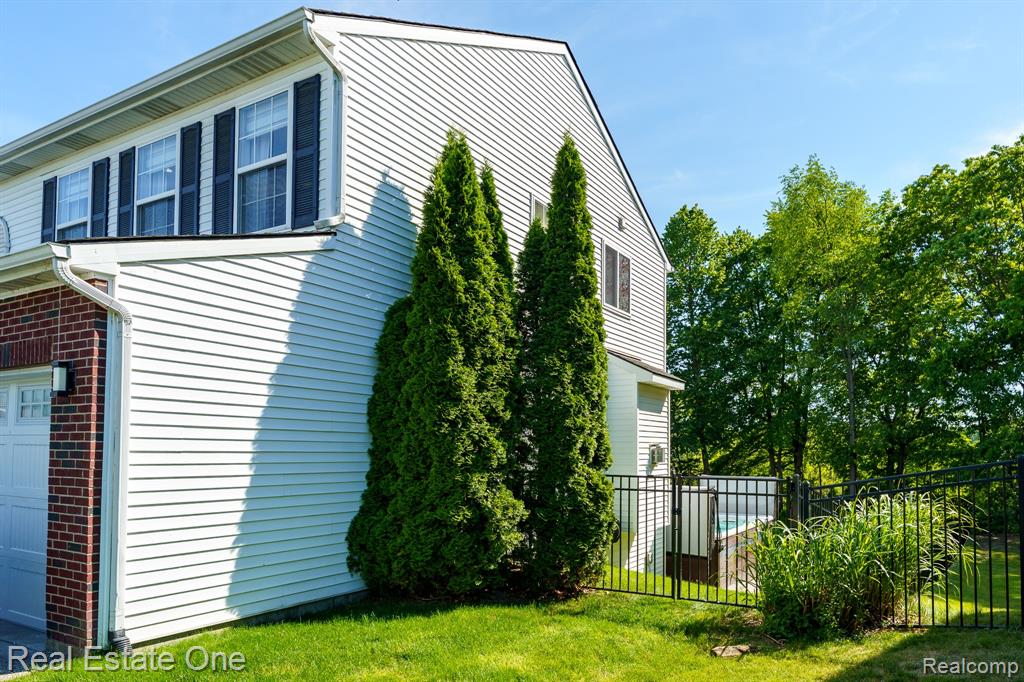 442 Ridgewood Drive S, Ortonville, MI 48462 — Photo 35