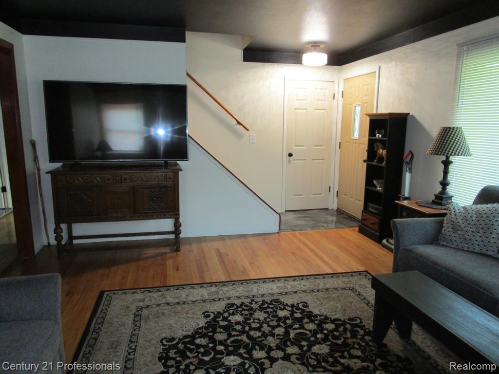 7715 Donna Street, Westland, MI — Photo 4