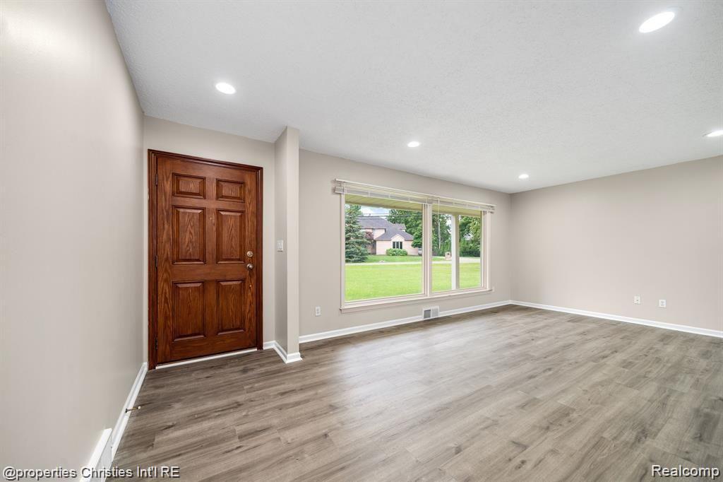 4912 S CLUNBURY Road, West Bloomfield, MI — Photo 9