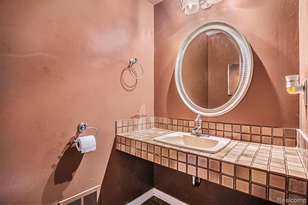 444 Boutell Drive, Grand Blanc, MI 48439 — Photo 10