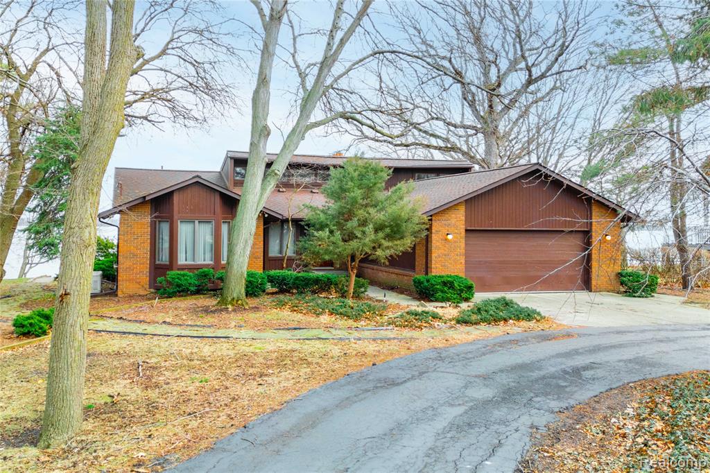 27981 Elba Road, Grosse Ile, MI 48138 — front exterior