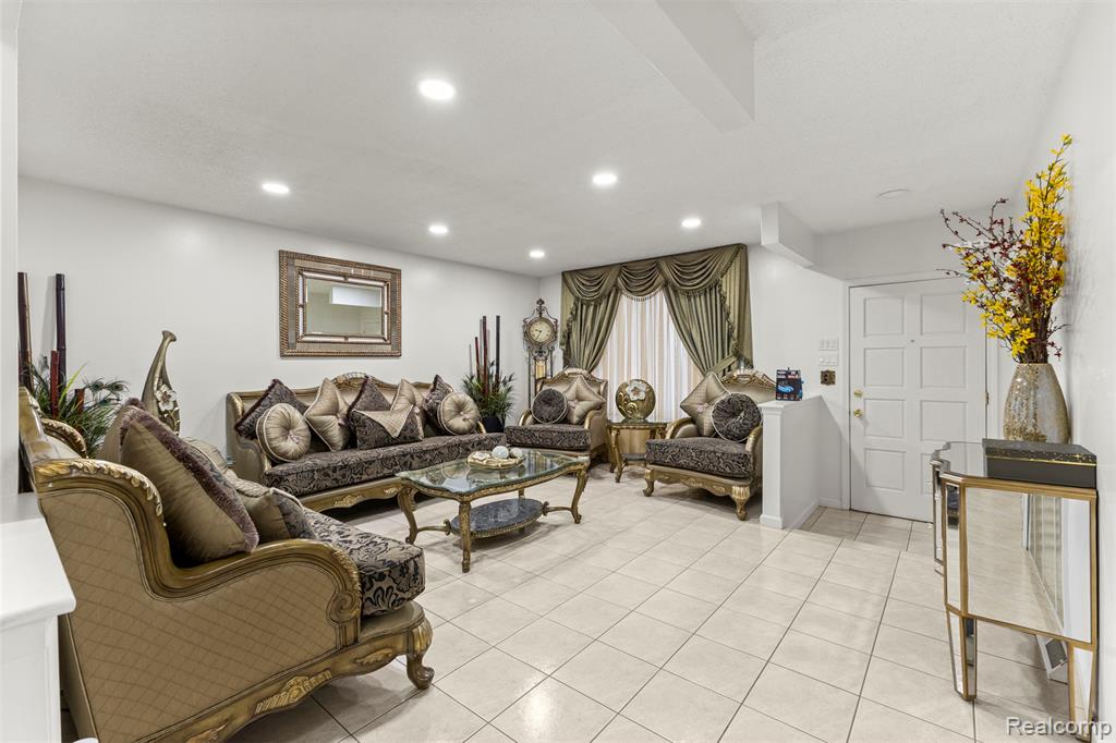 26611 Cecile Street, Dearborn Heights, MI 48127 — Photo 6
